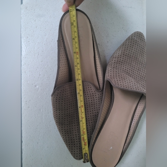 Franco Sarto Sabella Beige Suede Mules Pointed Toe Slip On Perforated Size 10 - Picture 6 of 7